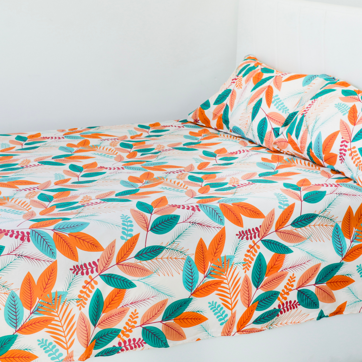 Set de sábanas naranja con estampado con hojas