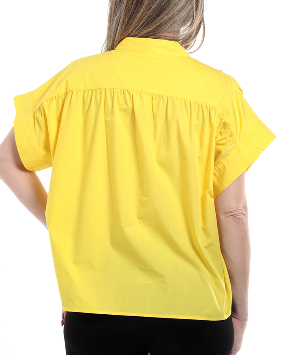 Blusa cuello V manga corta y detalle al frente color Amarillo