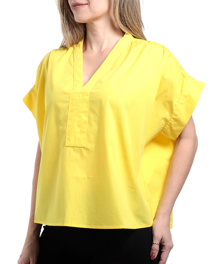 Blusa cuello V manga corta y detalle al frente color Amarillo
