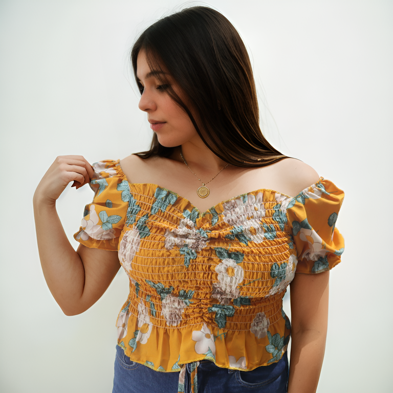 Blusa con estampado Floral Mostaza